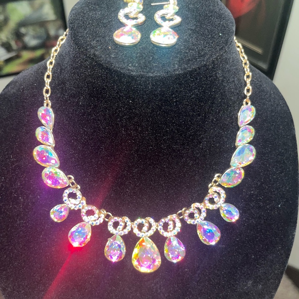 Iridescent Gold Necklace and Earring Set - Picture 3 of 5